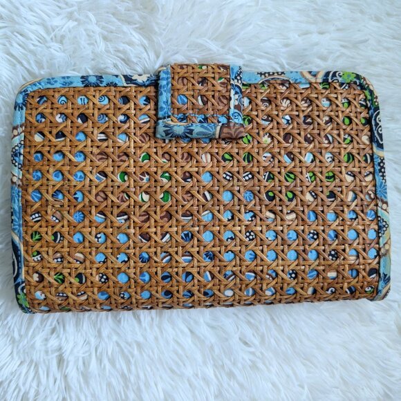 Vera Bradley, Tiki Clutch in Bali Blue Print, Coconut Button, Woven Rattan, RARE - Picture 2 of 10